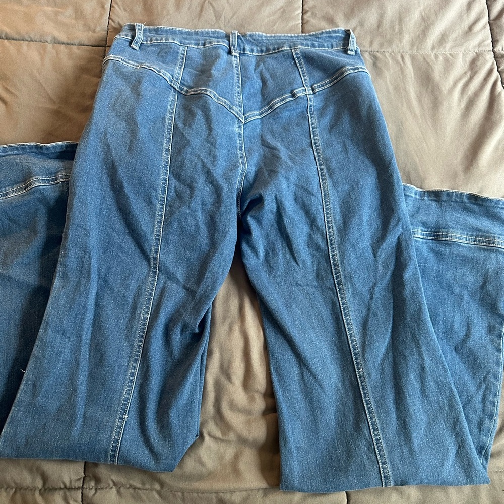 Finesse Women's Blue Flared “Jamie” Jeans - Picture 4 of 4